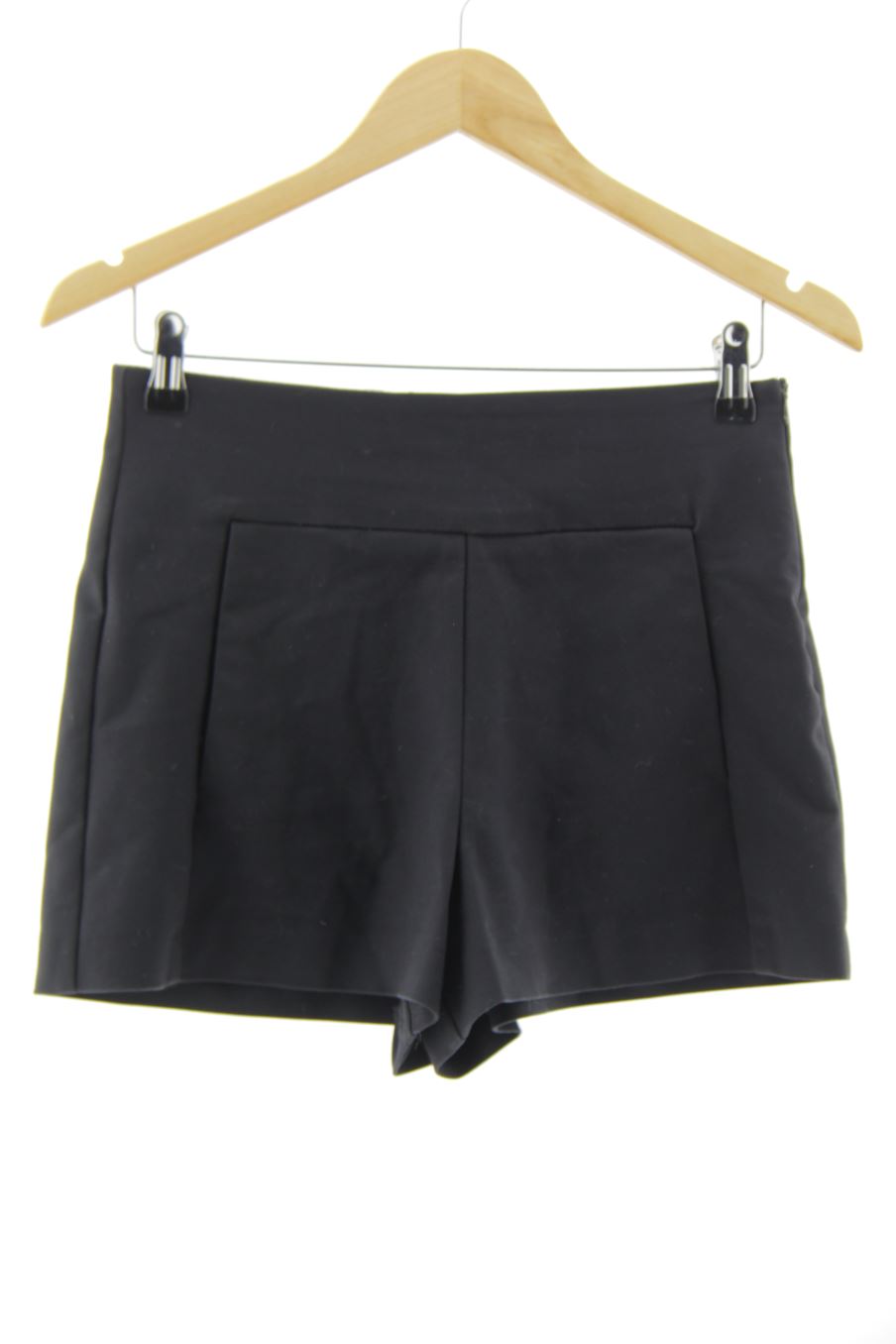 Pantaloni corti de Trafaluc de la talla S, de color nero