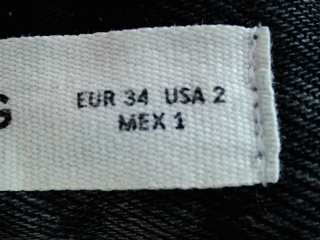 Shorts Mango de la taille 34, de couleur noir de denim