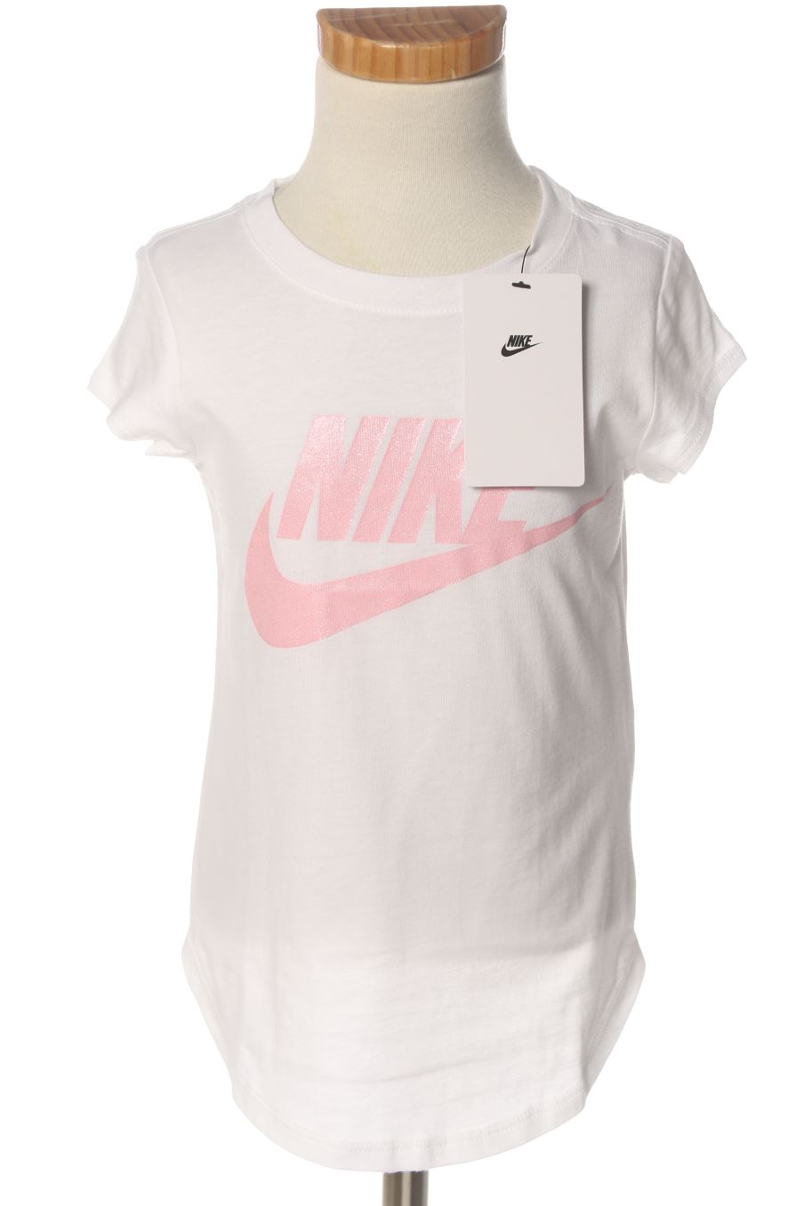 T-shirt Nike de la taille 3 ans avec une étiquette
