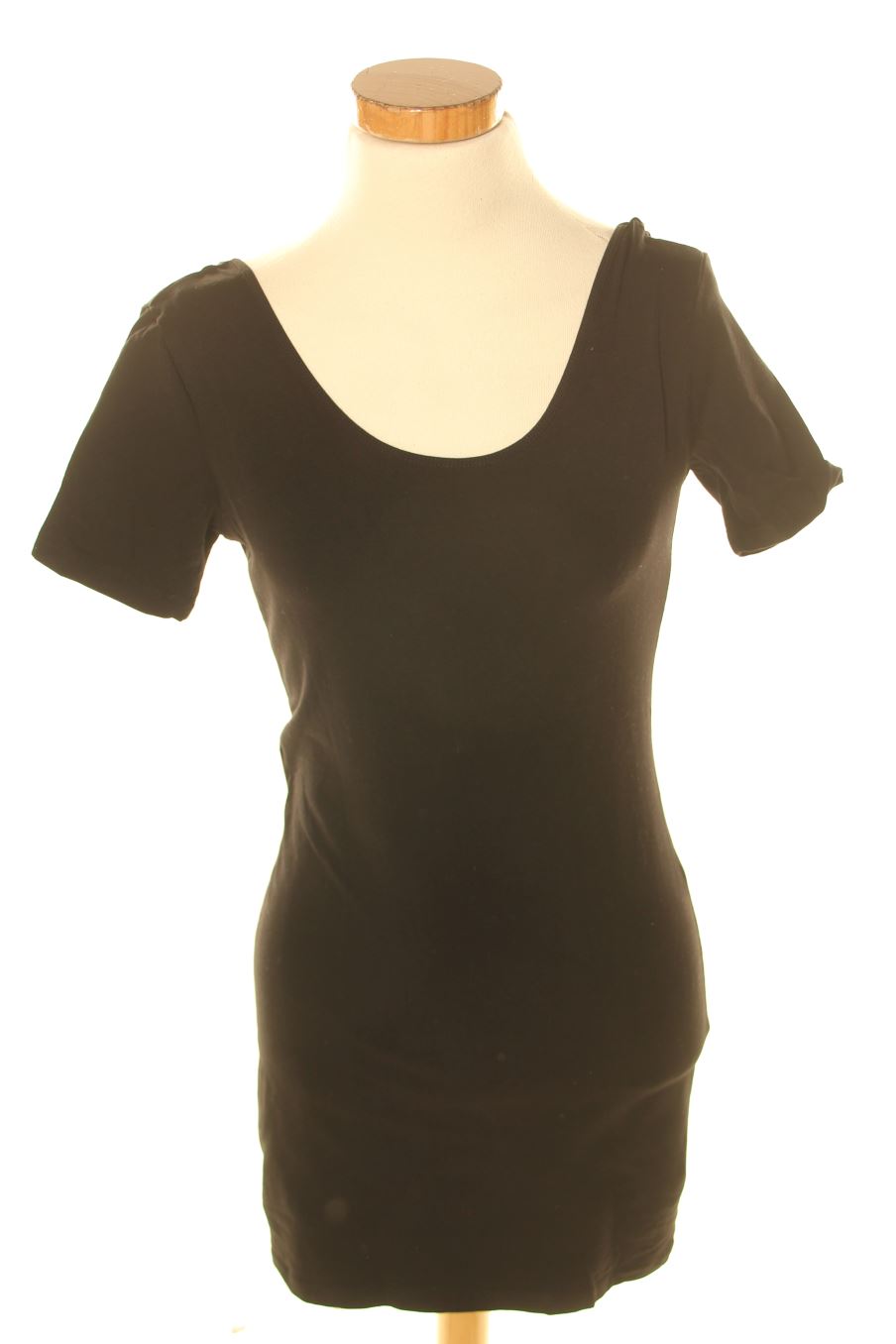 T-shirt Forever 21 de la taille M, de couleur noir