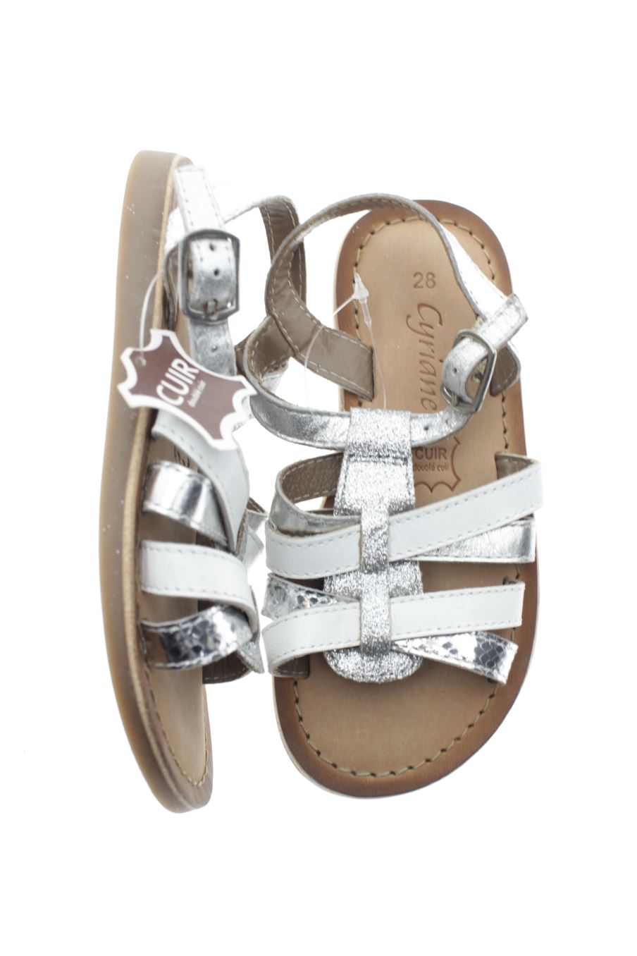 Sandalias de Cyriane de la talla 28 con etiqueta