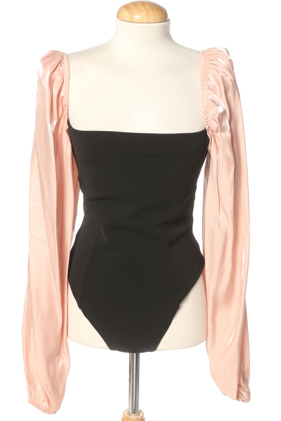 Body Zara de la taille M, de couleur noir