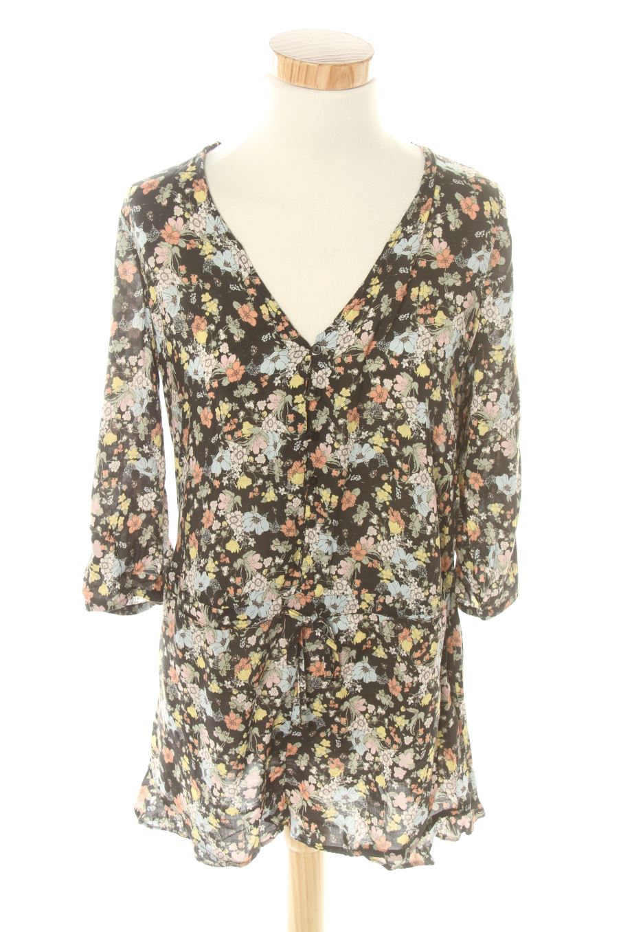 Mono de Pull & Bear de la talla M, de color flores