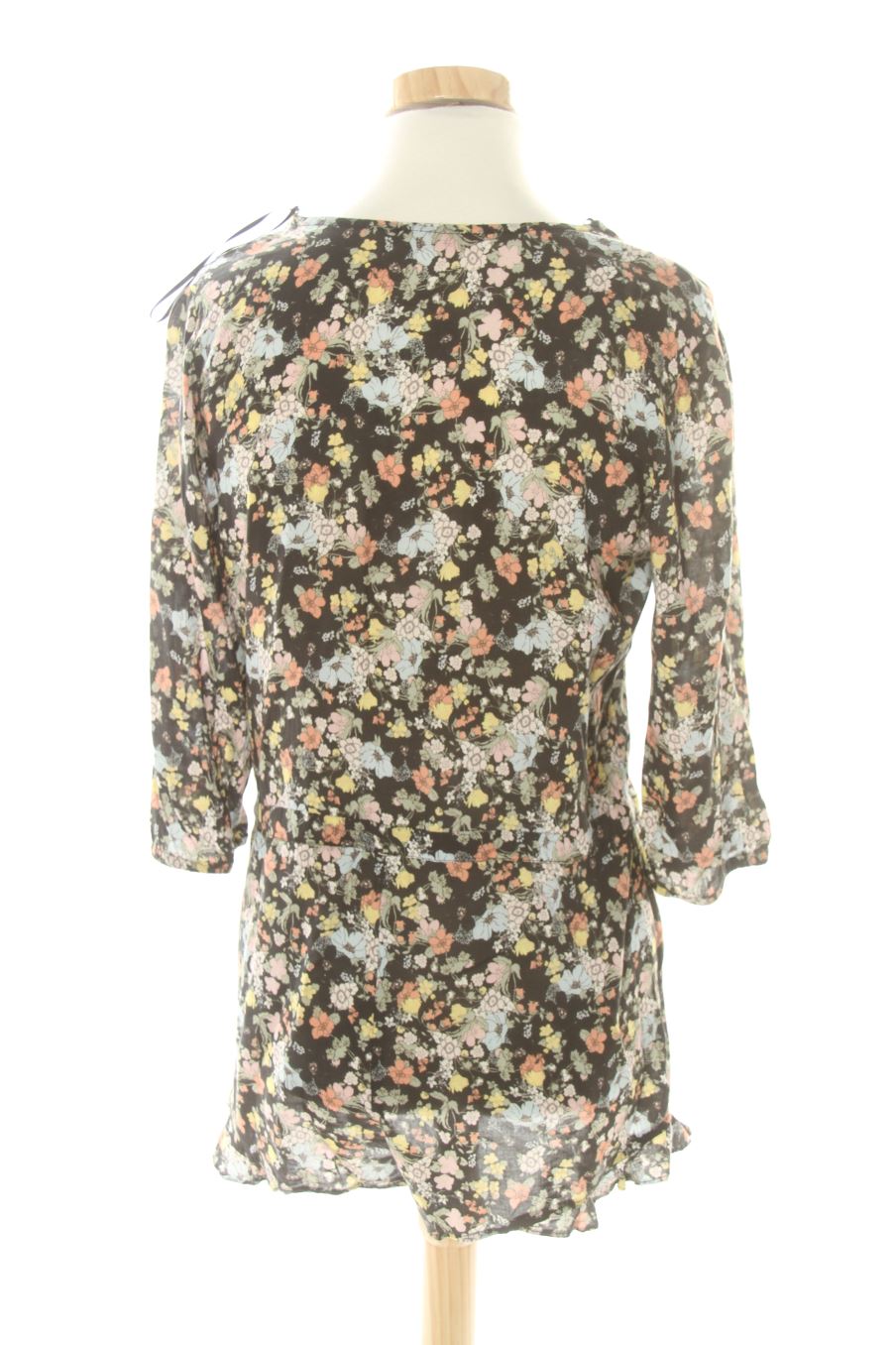 Mono de Pull & Bear de la talla M, de color flores