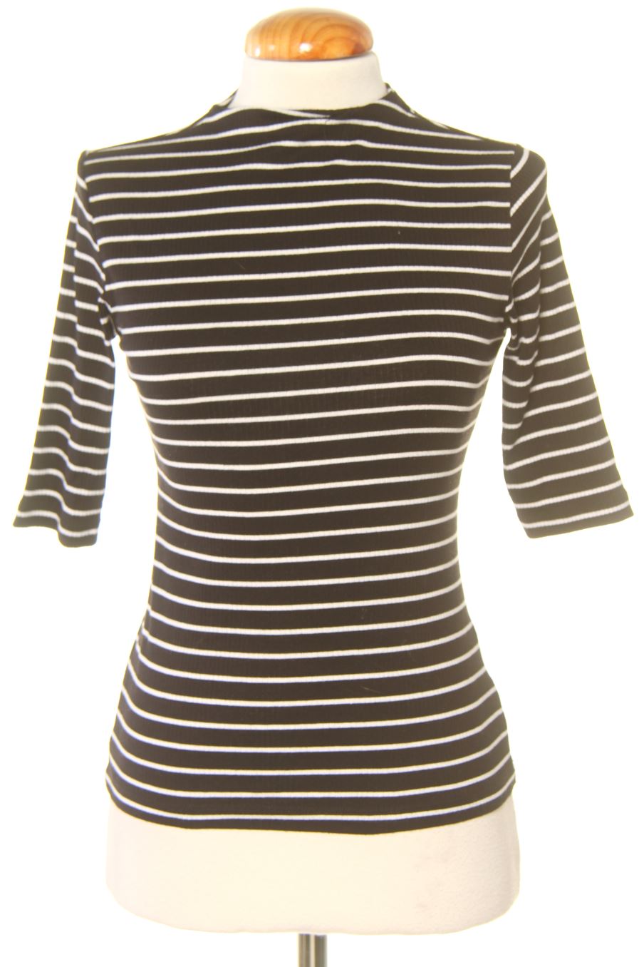 T-shirt Pull & Bear de la taille M, de couleur rayures