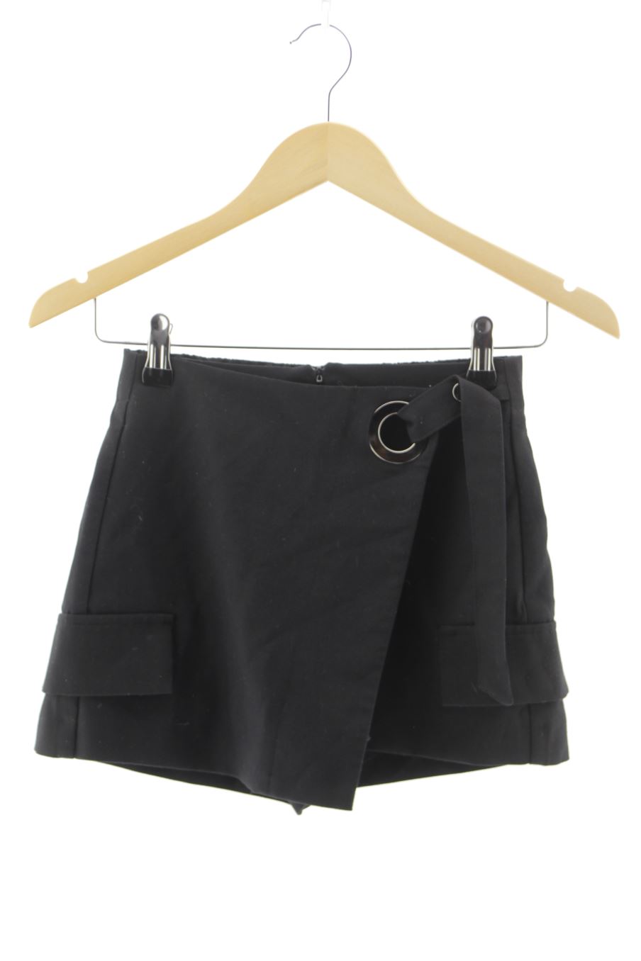 Pantaloni corti de Bershka de la talla 32, de color nero