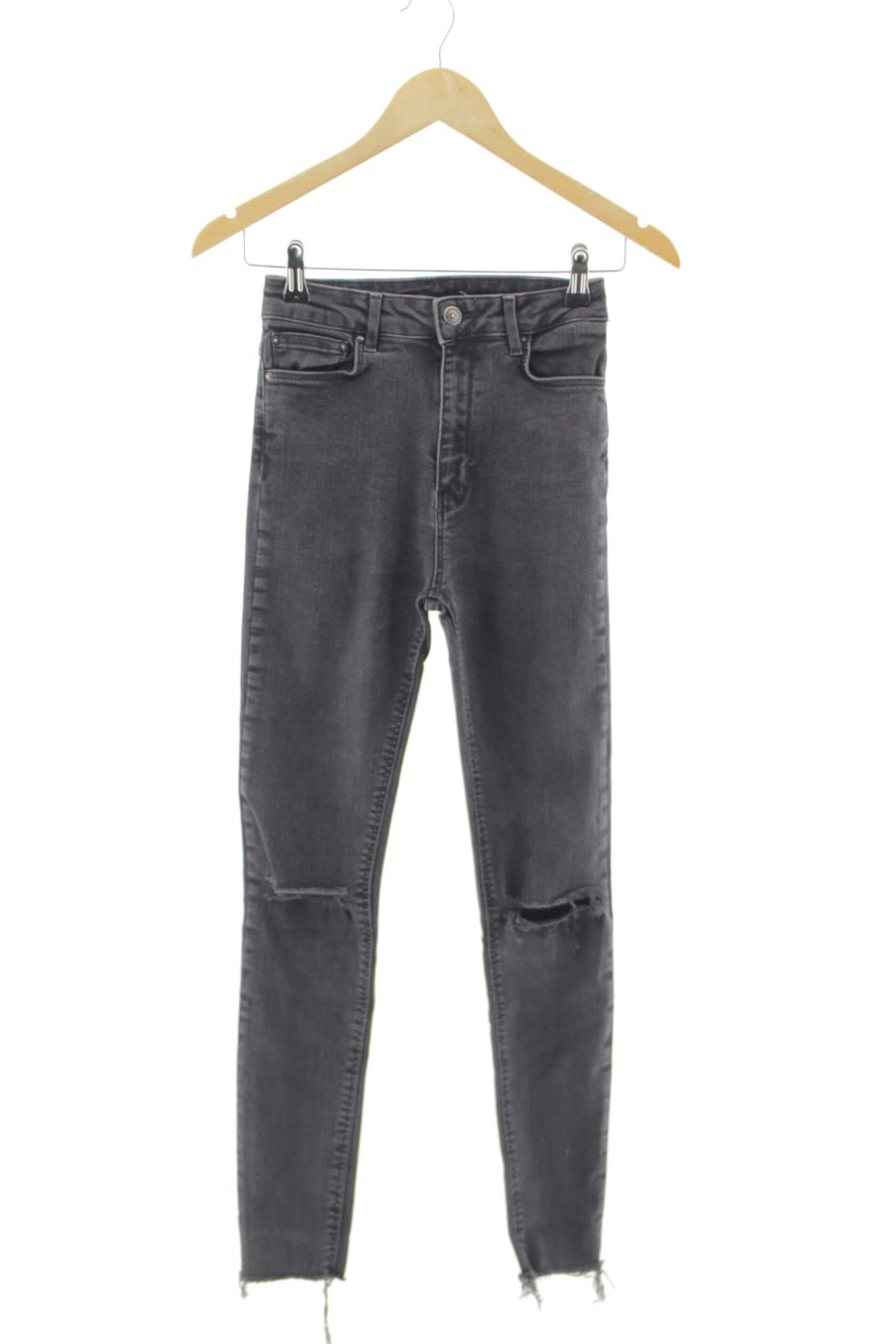 Vaquero de Zara de la talla 34, de color negro de ropa vaquera