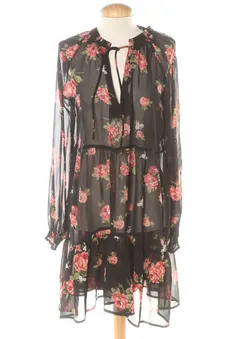 Vestido casual M Stradivarius, foto 1 de 2
