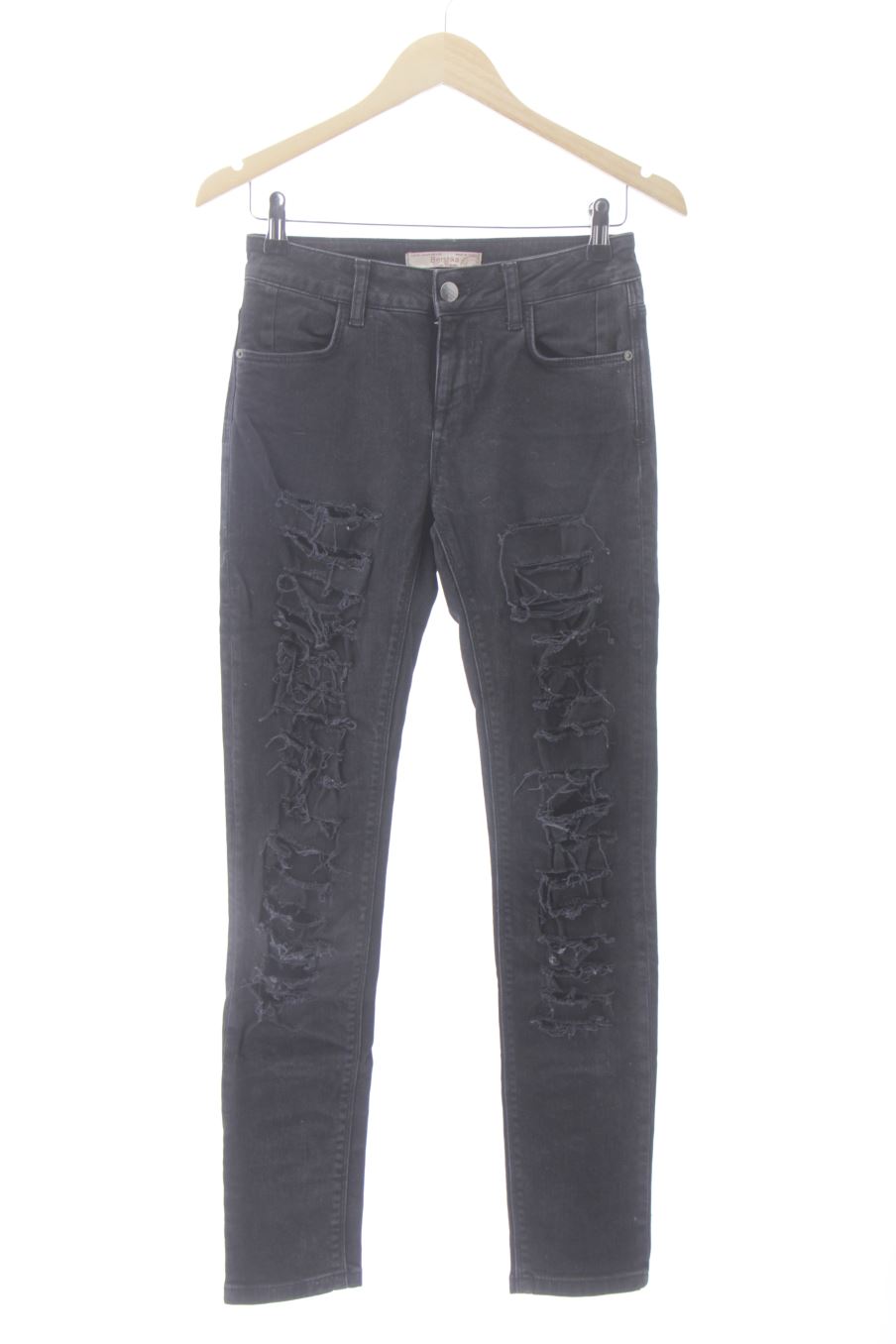 Jeans de Bershka de la talla 36, de color nero