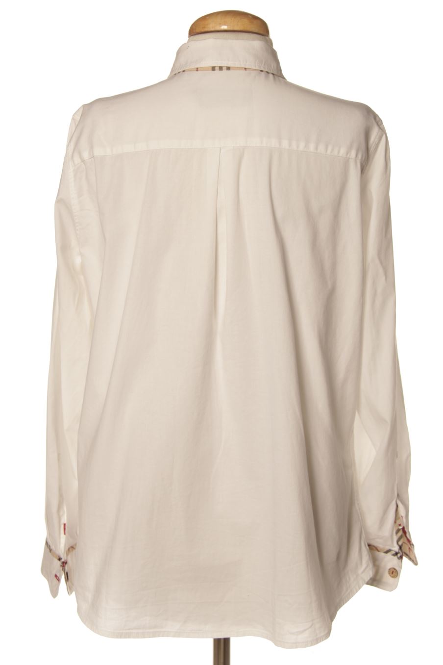 Camisa de Bariloche de la talla 44, de color blanco