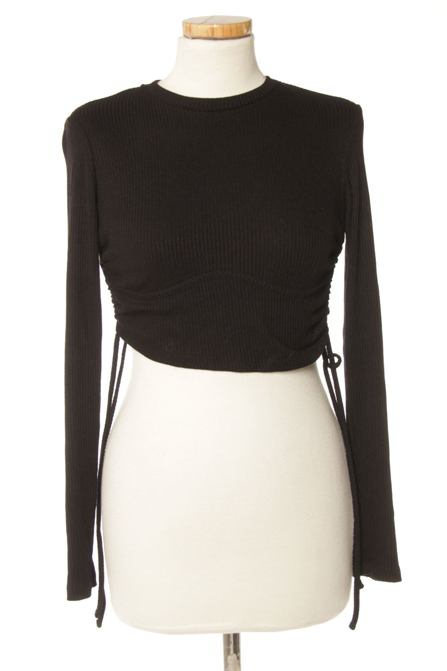 T-shirt à manches longues Bershka de la taille S, de couleur noir