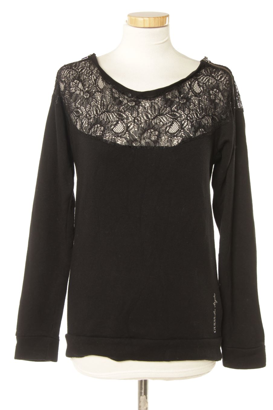 Pull Guess de la taille S, de couleur noir