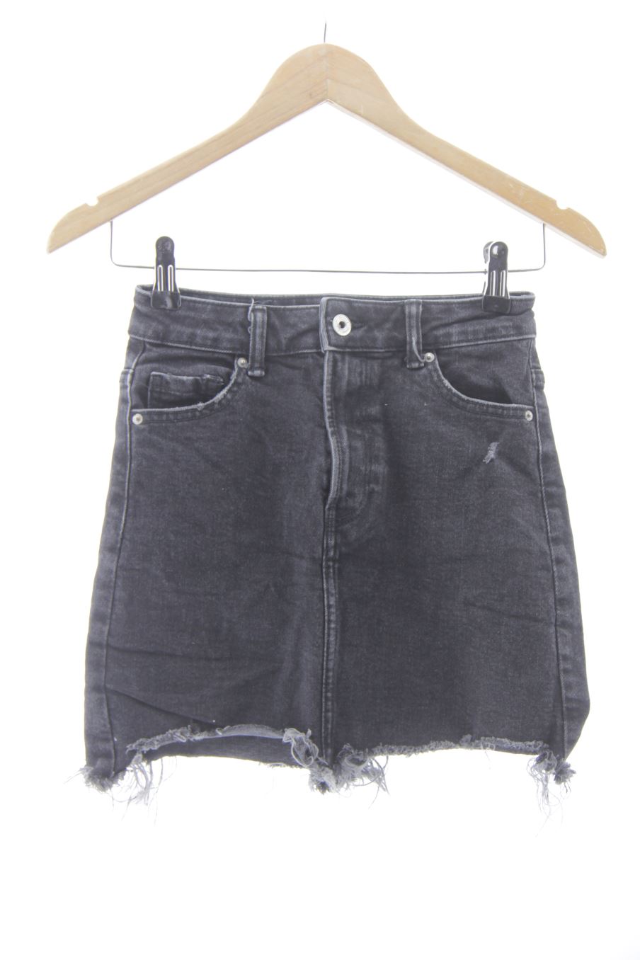 Falda de Bershka de la talla 34, de color negro de ropa vaquera