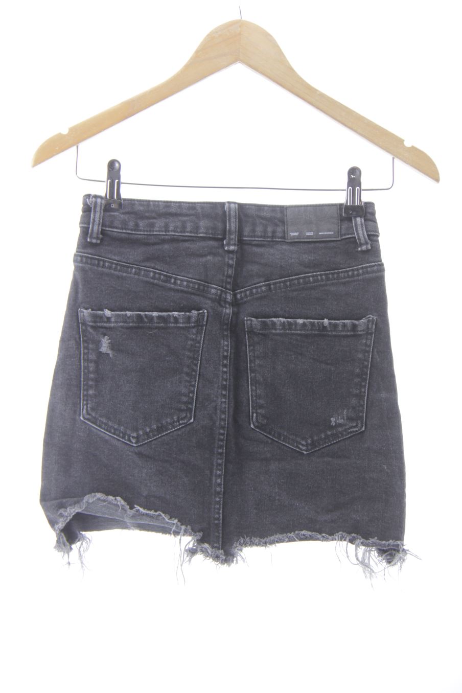 Falda de Bershka de la talla 34, de color negro de ropa vaquera