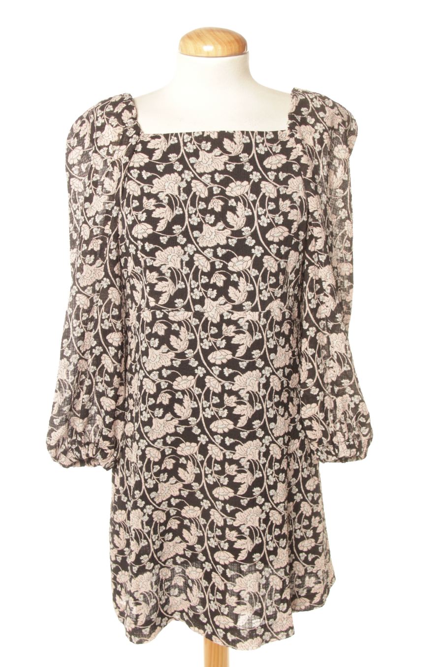 Robe casual Mango de la taille M, de couleur fleurs