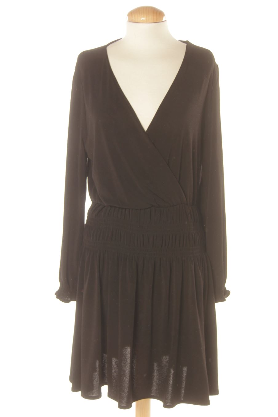 Robe casual Mango de la taille M, de couleur noir