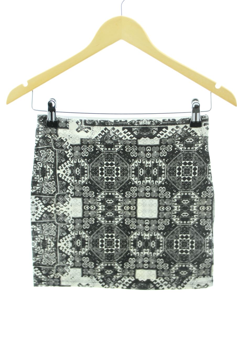 Jupe Pull & Bear de la taille M, de couleur noir