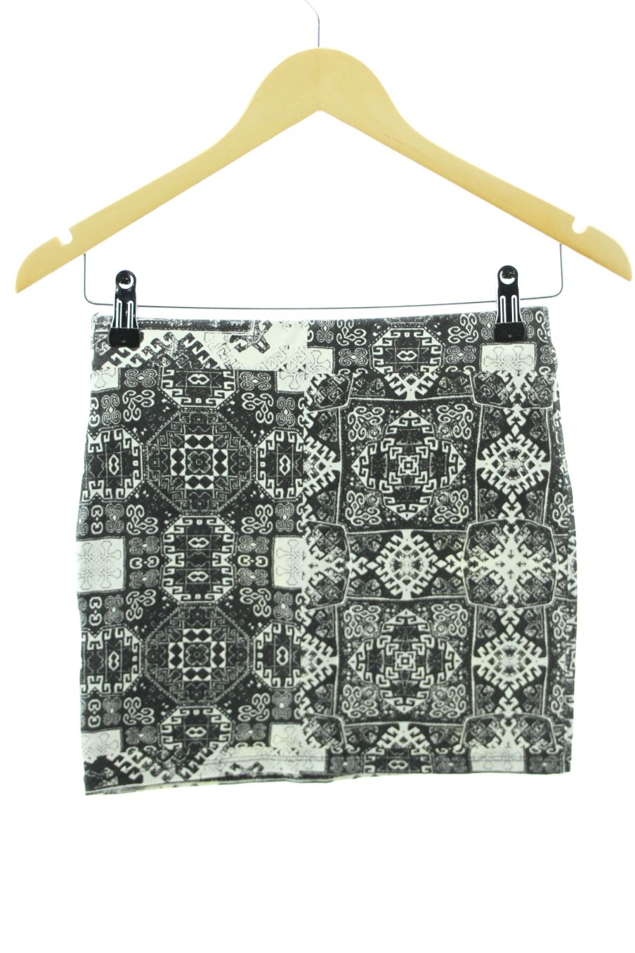 Jupe Pull & Bear de la taille M, de couleur noir