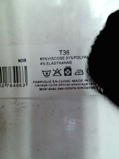 Jupe Monoprix de la taille 36, de couleur noir