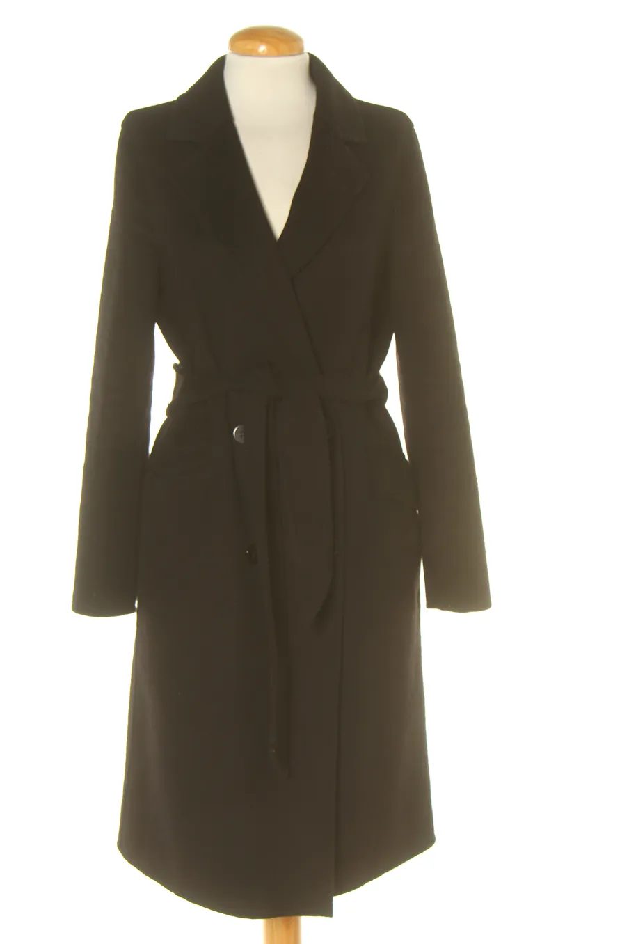 Manteau TWINSET de la taille 38, de couleur noir