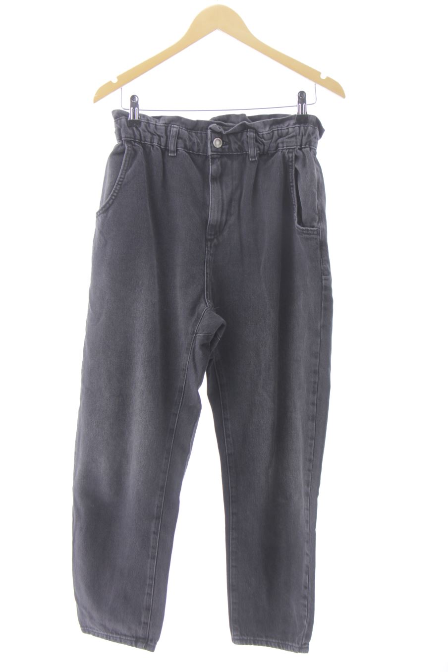 Vaquero de Zara de la talla 38, de color negro de ropa vaquera