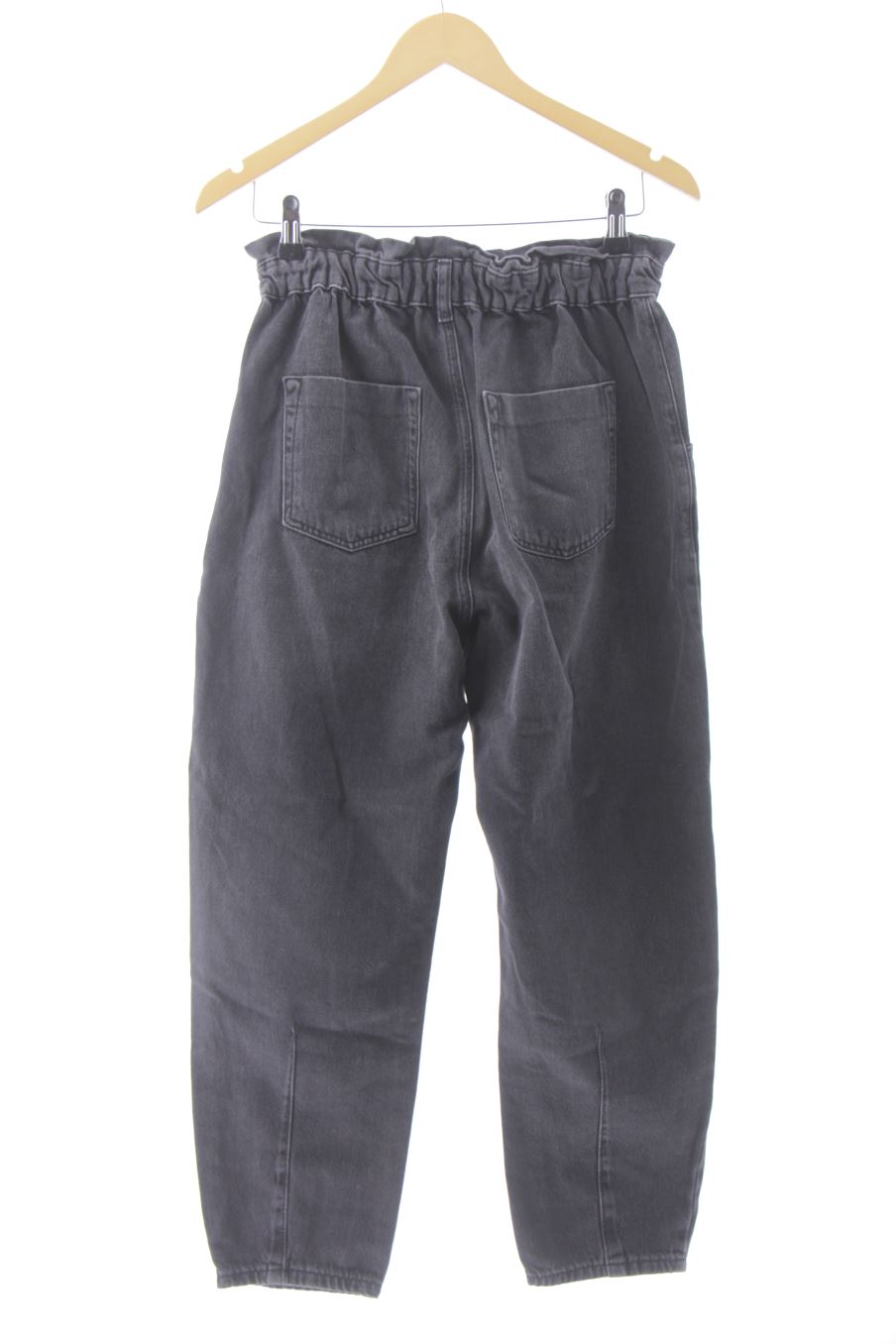 Vaquero de Zara de la talla 38, de color negro de ropa vaquera