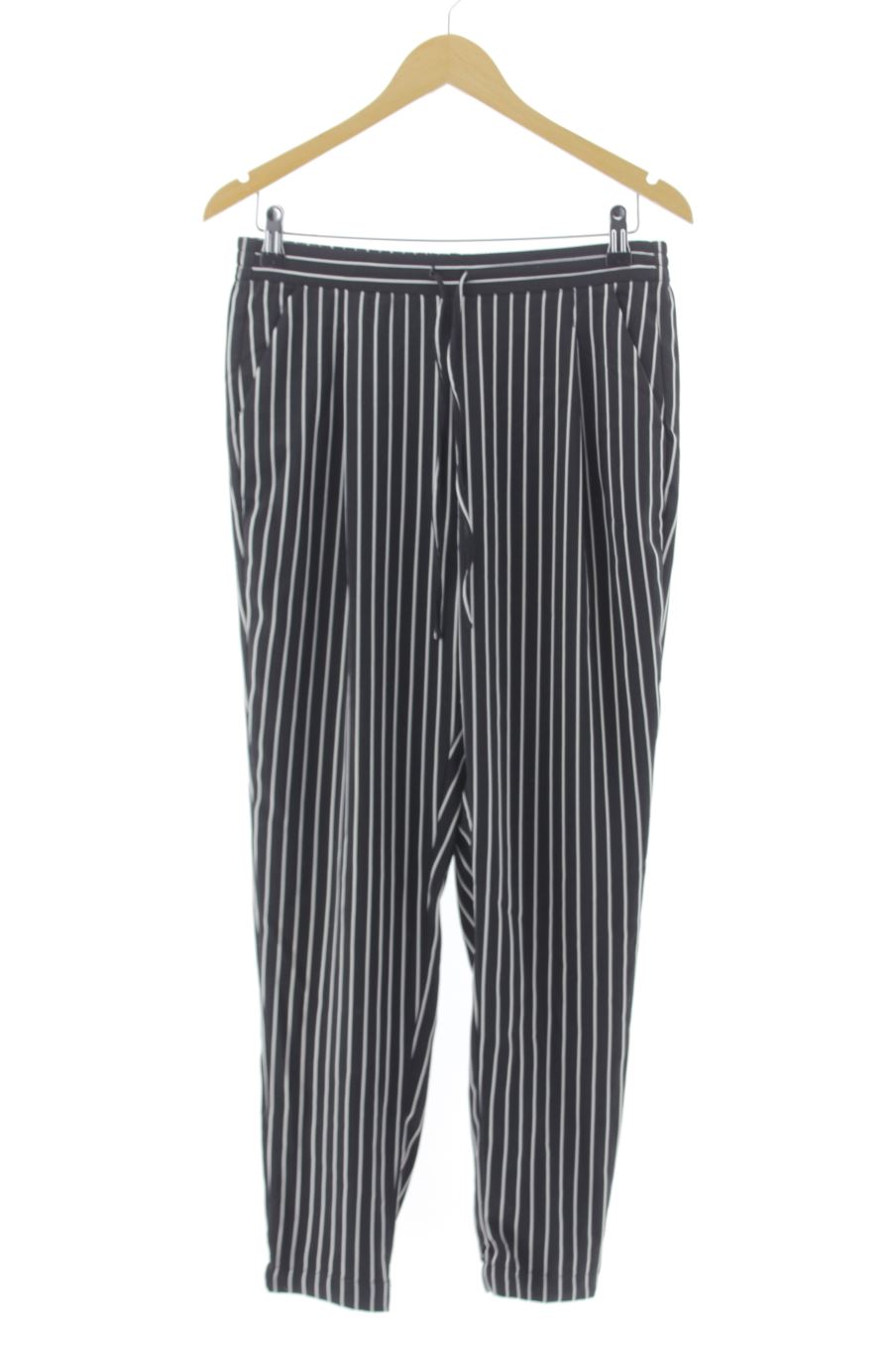Pantalon Stradivarius de la taille M, de couleur rayures
