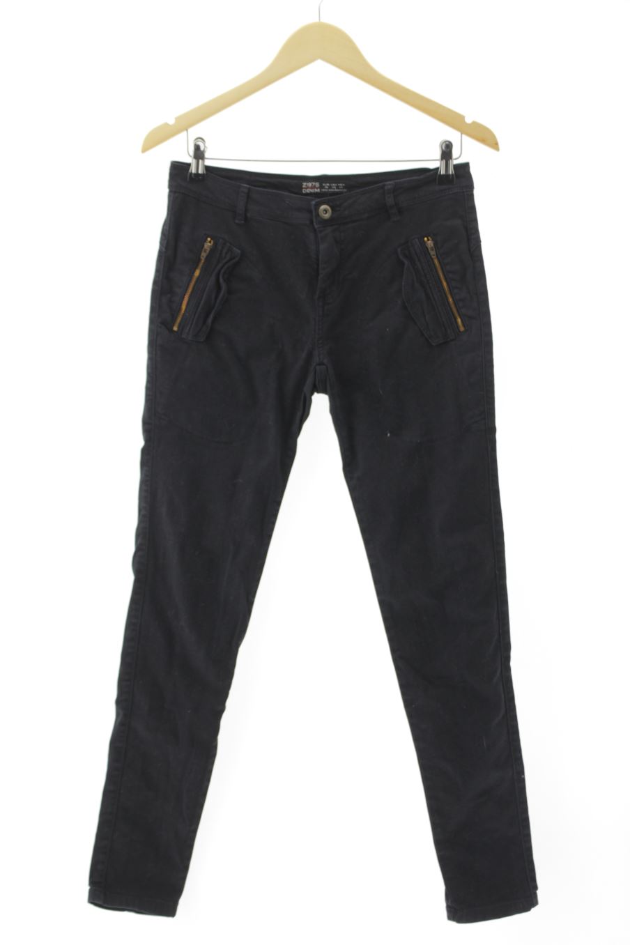 Vaquero de Zara de la talla 38, de color negro de ropa vaquera