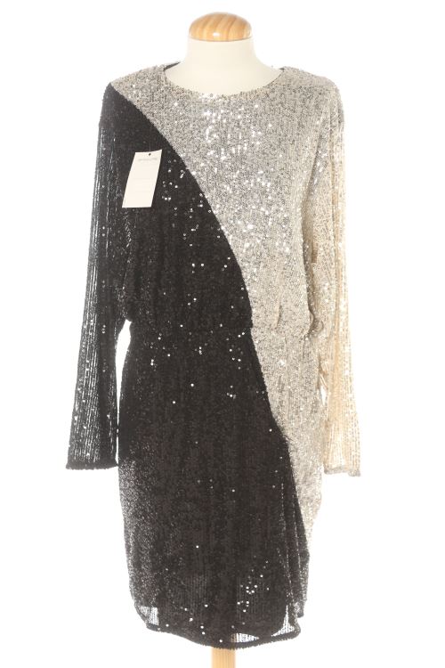 Aufwändiges Kleid