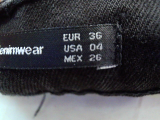 Vaqueros de Trf (ZARA) de la talla 36, de color negro