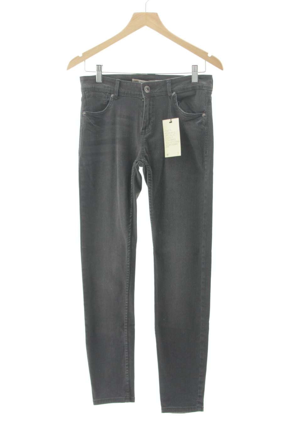 Jeans Bershka de la taille 38, de couleur noir