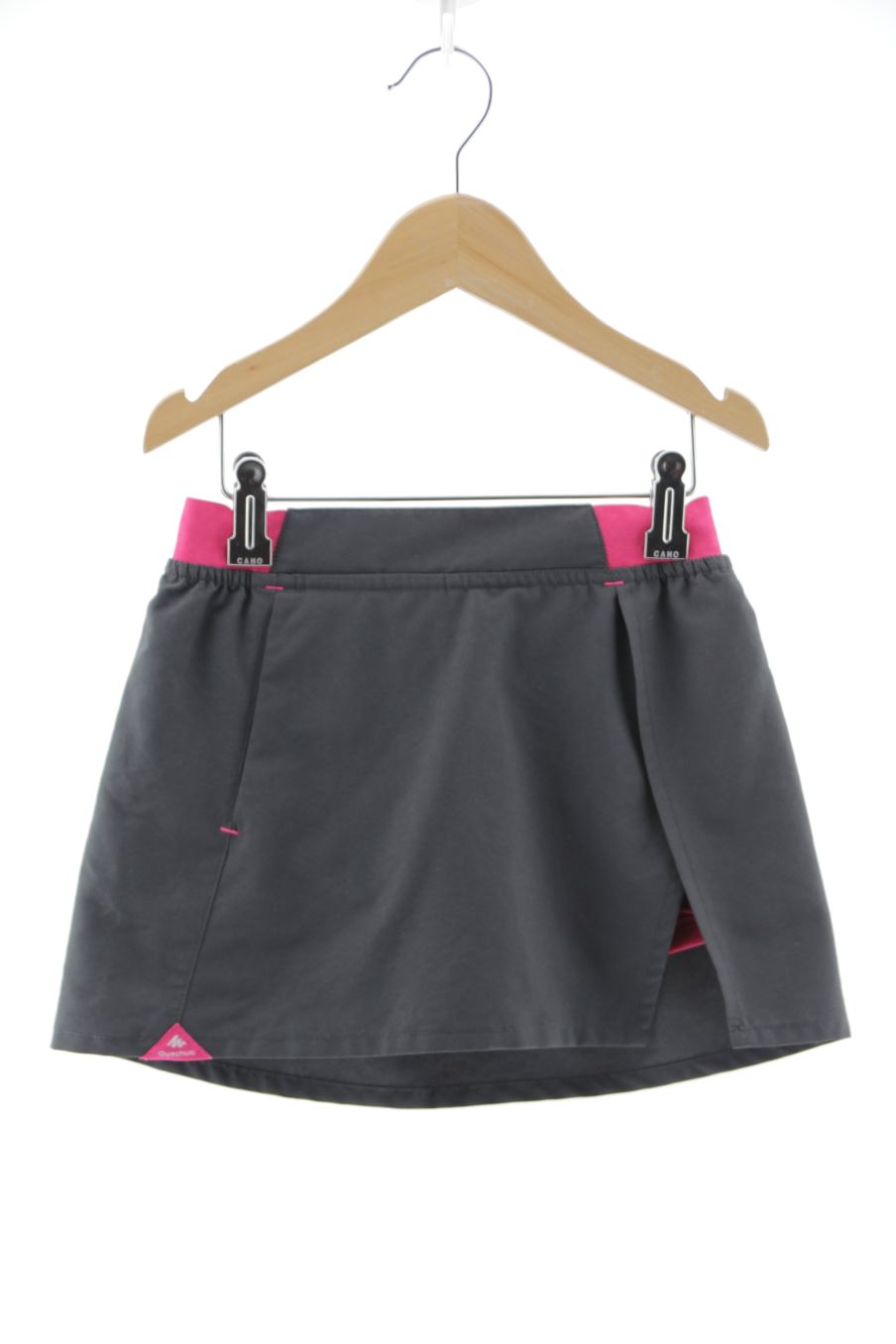 Short Quechua (DECATHLON) de la taille 5 ans de seconde main
