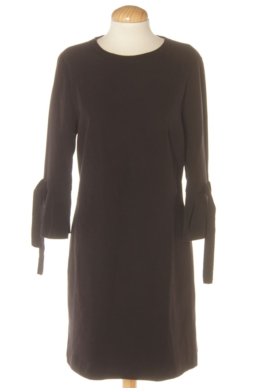 Robe casual Mango de la taille M, de couleur noir