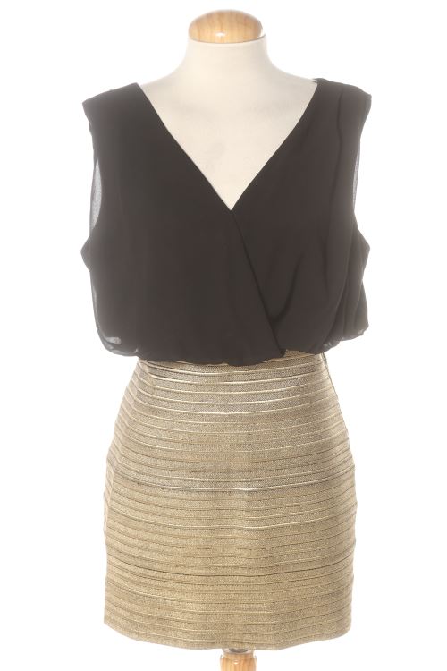 Aufwändiges Kleid