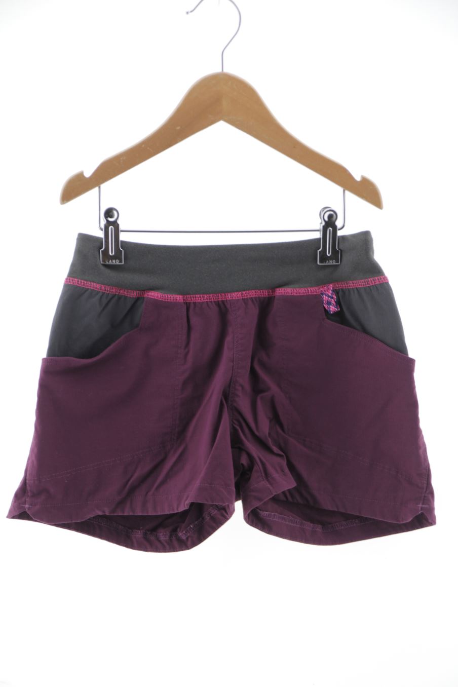 Short Quechua (DECATHLON) de la taille 8 ans de seconde main