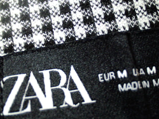 Pantalon Zara de la taille M, de couleur carreaux