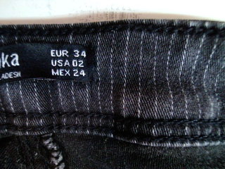 Jeans Bershka de la taille 34, de couleur rayures de denim