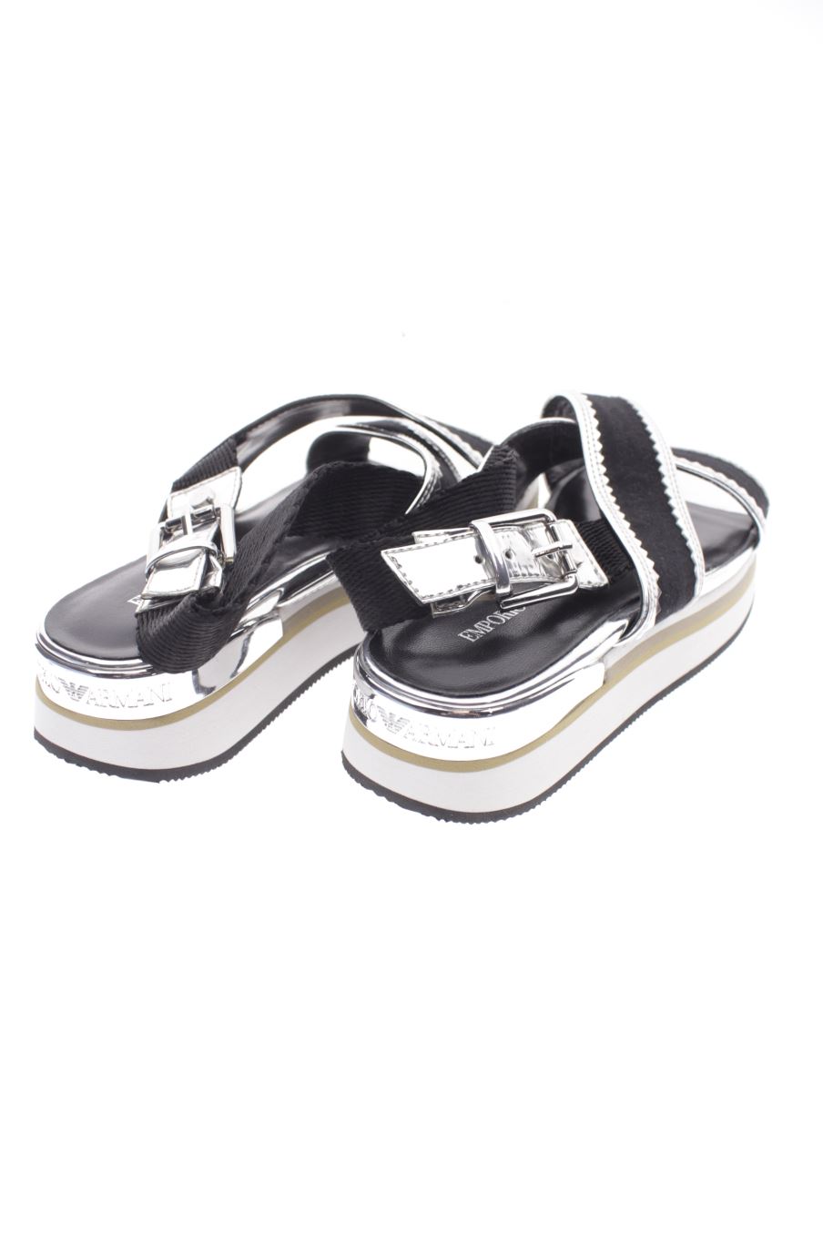 Sandalias planas de Emporio Armani de la talla 36, de color plateado de