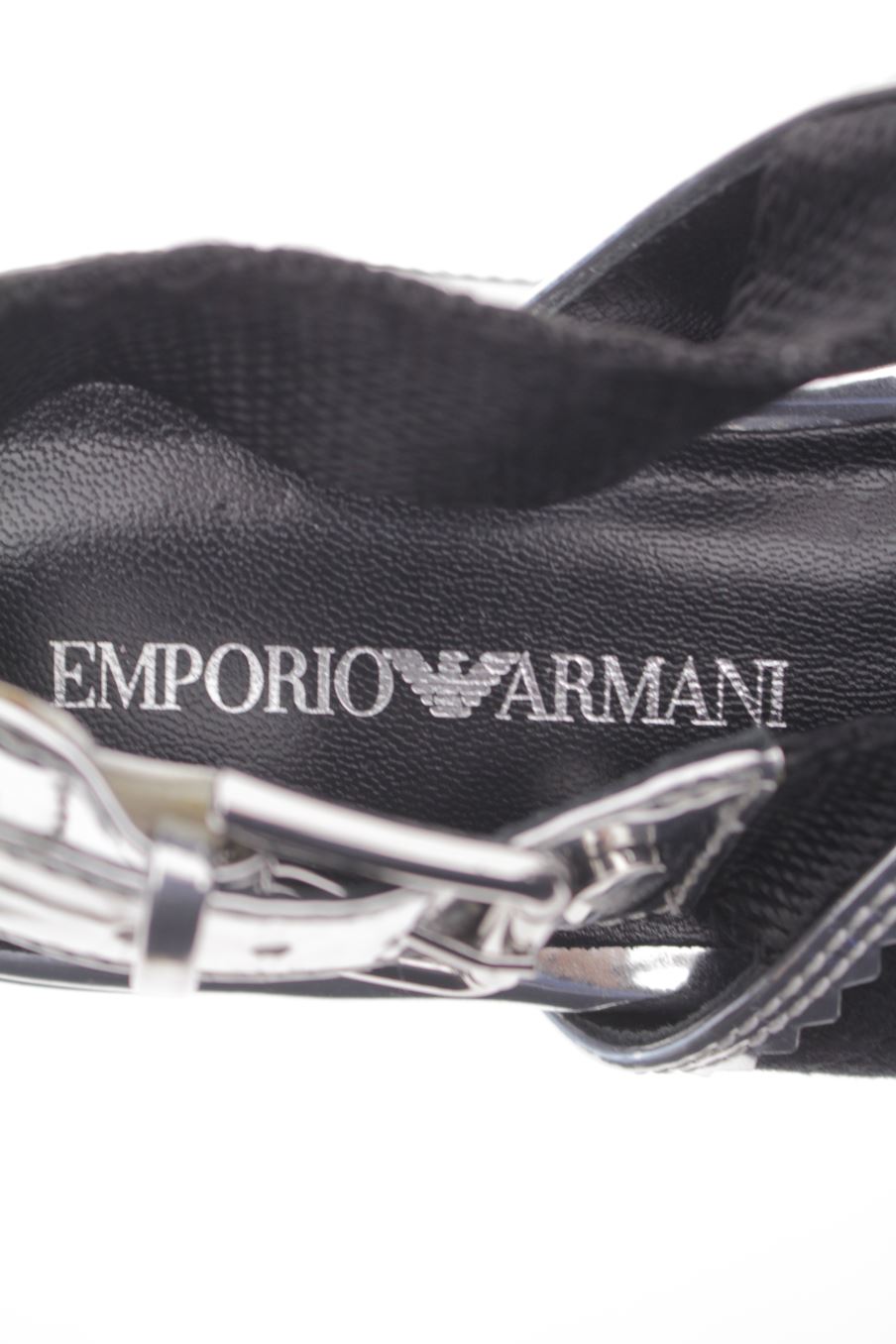 Sandalias planas de Emporio Armani de la talla 36, de color plateado de