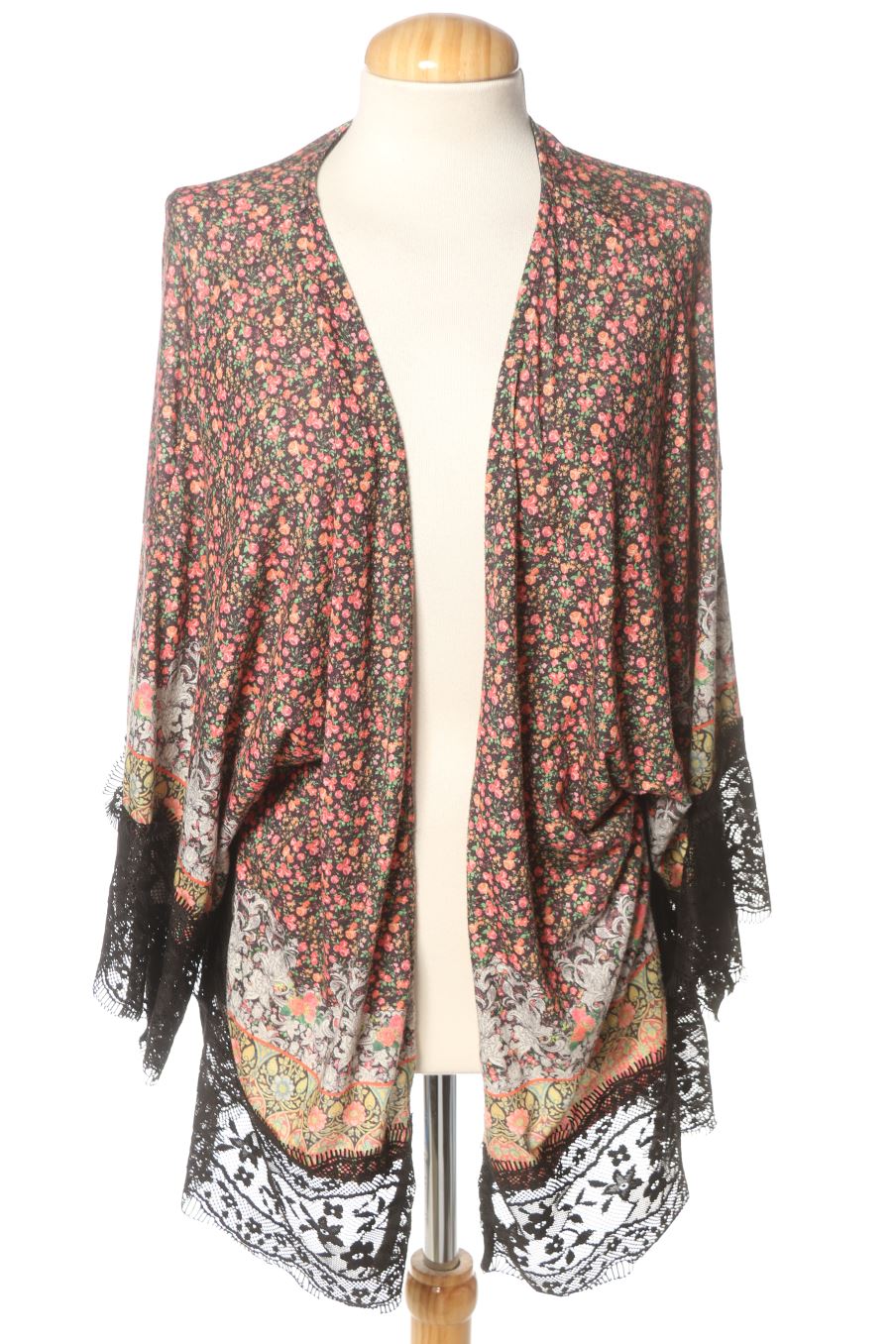 Kimono ASOS de la taille 40, de couleur fleurs