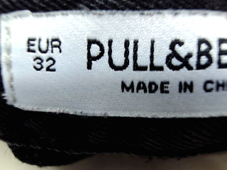 Vaquero de Pull & Bear de la talla 32, de color negro de ropa vaquera