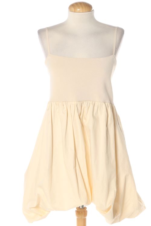 Aufwändiges Kleid