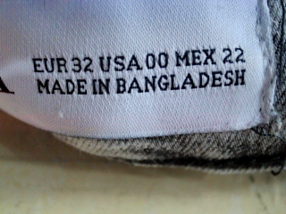 Jeans Zara de la taille 32, de couleur gris de denim