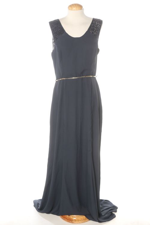 Aufwändiges Kleid