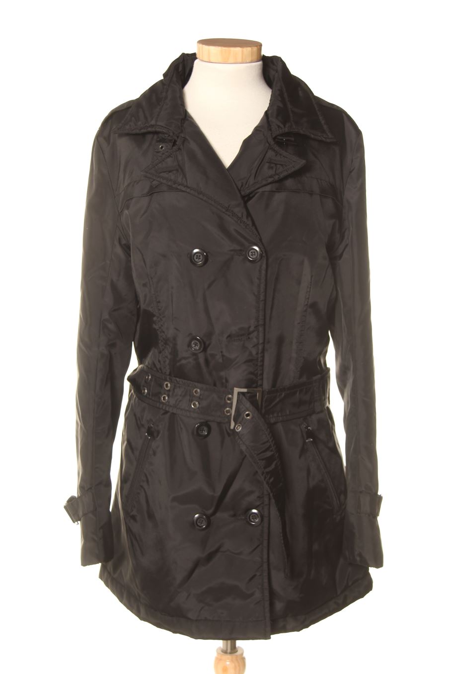 Abrigo de Sandro Ferrone de la talla M, de color negro