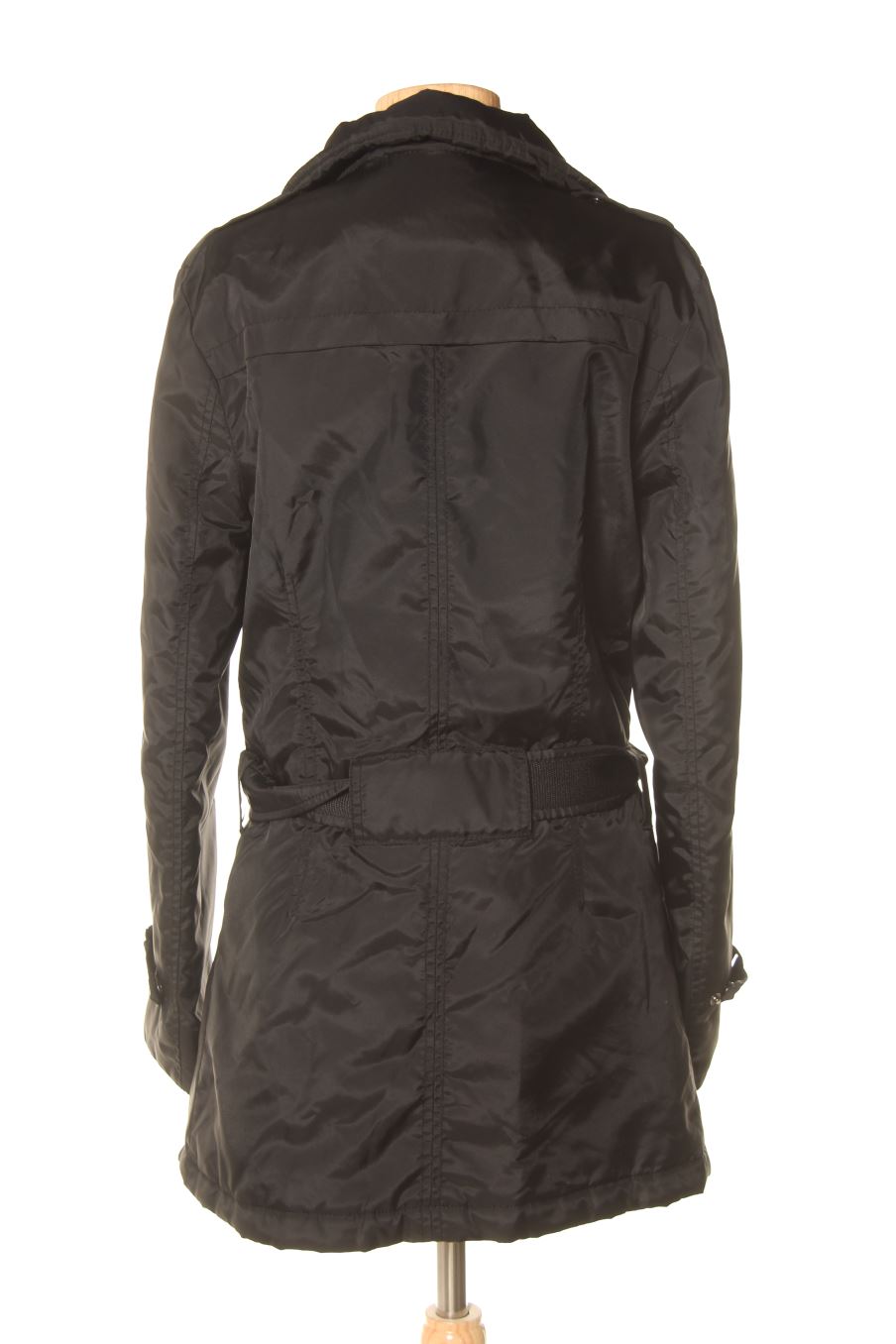 Abrigo de Sandro Ferrone de la talla M, de color negro