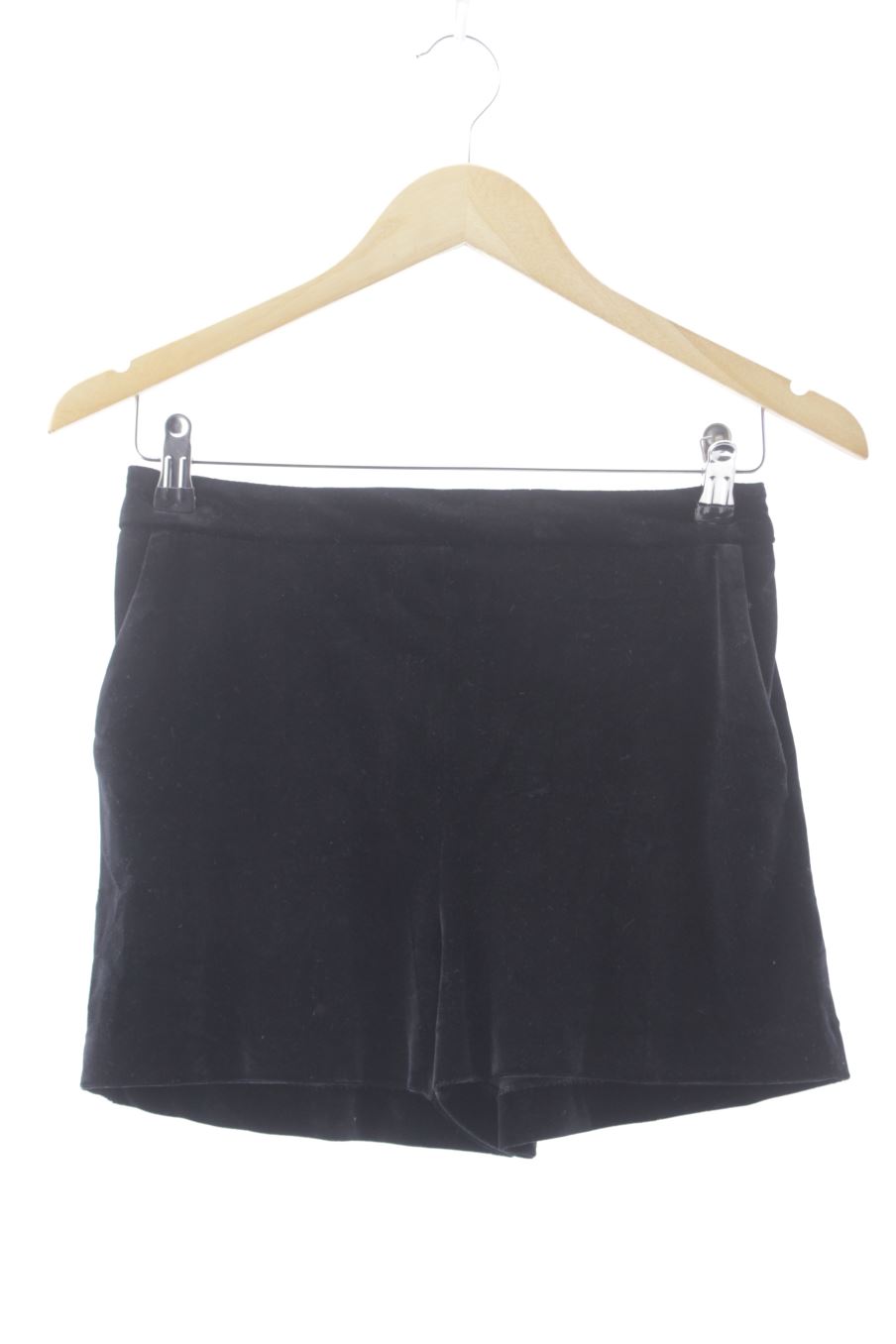 Kurze Hose von Mango Größe S, Farbe Schwarz, aus Samt für