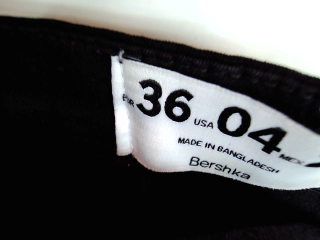 Jeans Bershka de la taille 36, de couleur noir de denim