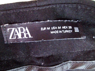 Pantalón de Zara de la talla M, de color negro