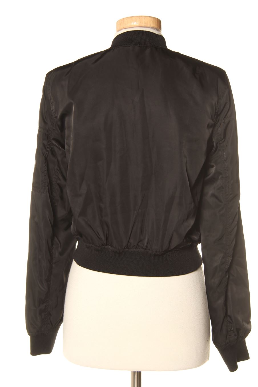 Blouson Pull & Bear de la taille XS, de couleur noir